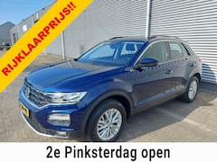 Volkswagen T-Roc - 1.5 TSI Style Automaat, trekhaak, applecarplay/android/nav, airco, cruisecontrol, stoel/st