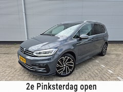Volkswagen Touran - 1.5 TSI R-Line Exclusive 7p, afn.Trekhaak, Navigatie, parkeersensoren/Camera, stoelverwarm