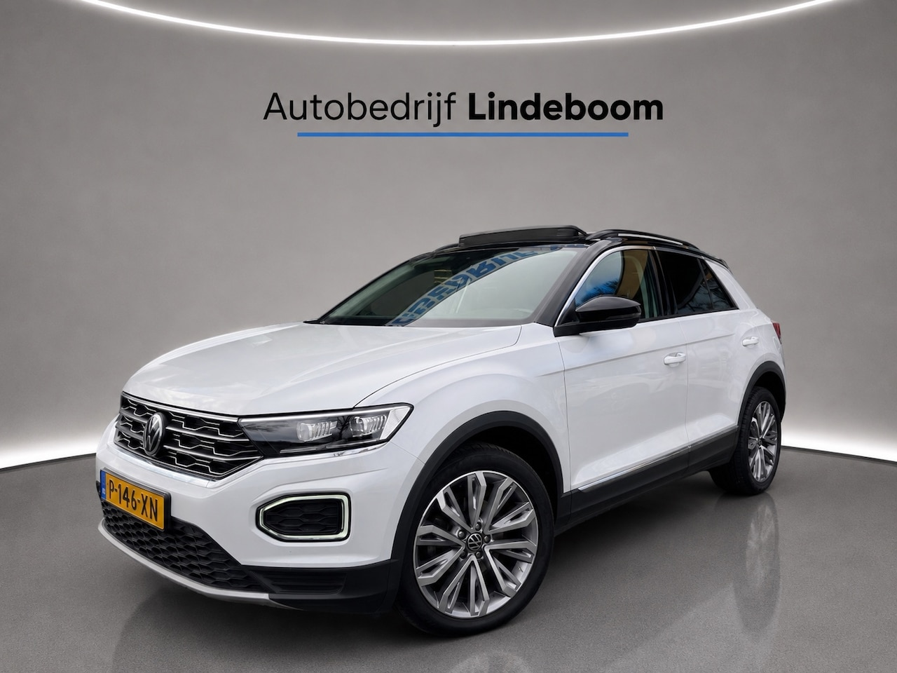 Volkswagen T-Roc - 1.0 TSI Style Panoramadak Adaptive Cruise Control - AutoWereld.nl