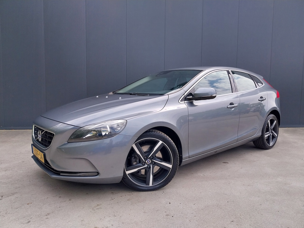 Volvo V40 - 2.0 D4 191 PK Summum LEER LED NAVI CRUISE ECC - AutoWereld.nl
