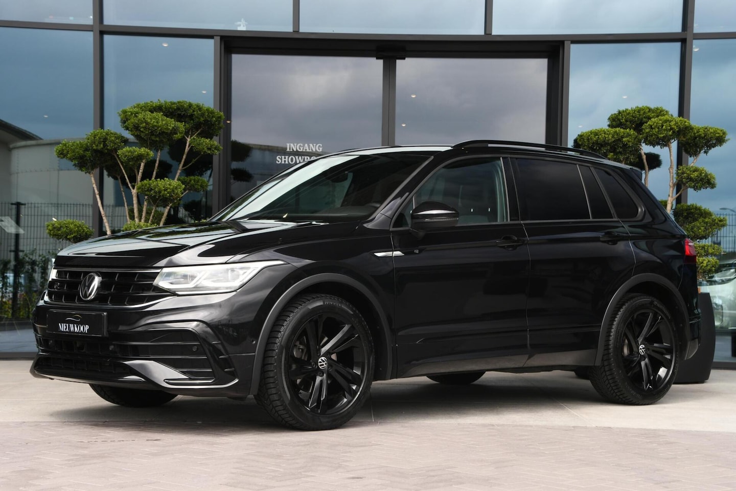 Volkswagen Tiguan - 1.5 TSI R-Line Business+ CARPLAY | STOELVERWARMING - AutoWereld.nl