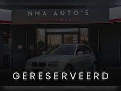 BMW 1-serie - 116i Executive PANO / LAGE KM / GARANTIE / STOELVERWARMING / NETTE STAAT / SCHERM / NAVI