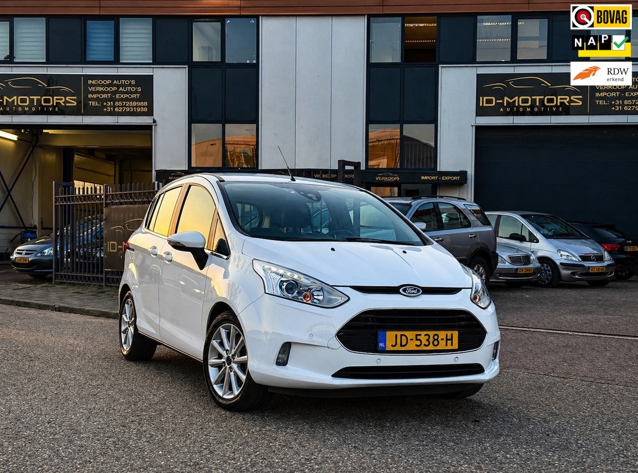 Ford B-Max - Ford B-Max 2016 Titanium Lage kmNavi Camera lINRUIL MOGELIJK - AutoWereld.nl