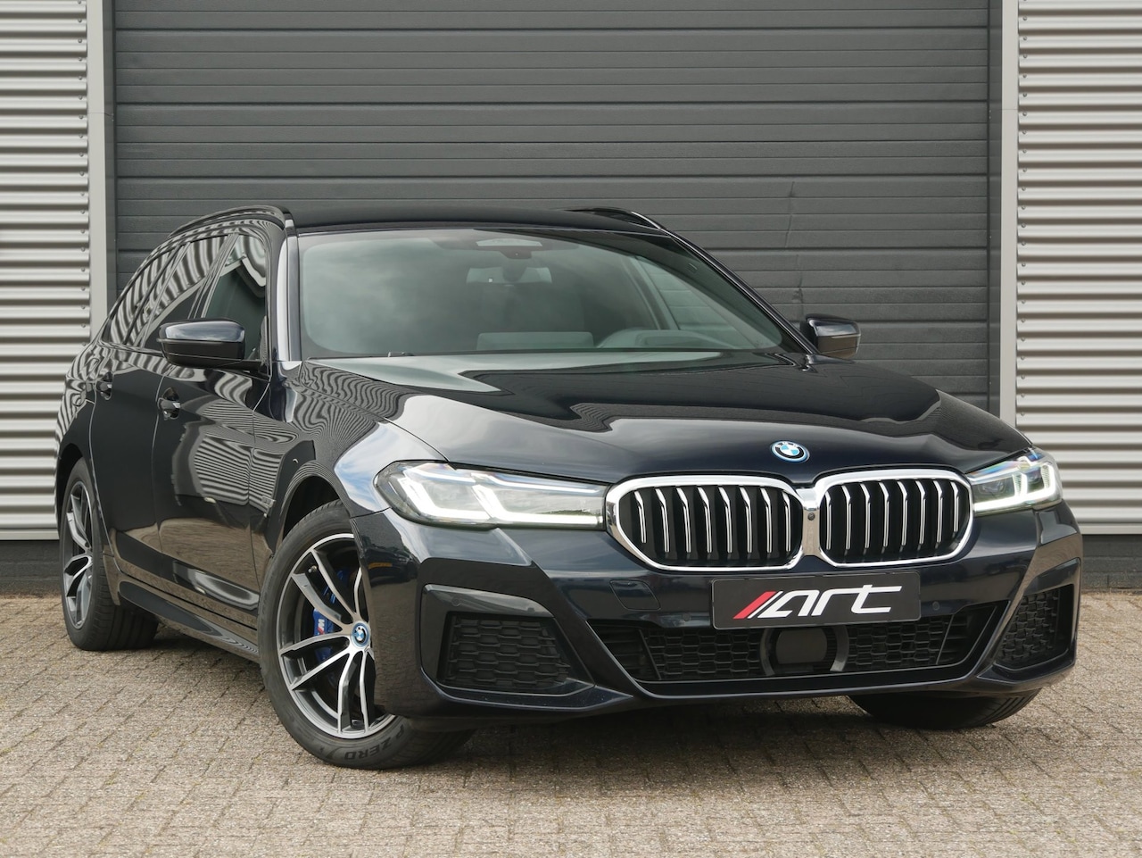 BMW 5-serie Touring - 530e xDrive M-Sport, Trekhaak, Laser, HUD, Massage, Stoelvent., - AutoWereld.nl