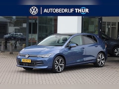 Volkswagen Golf - 1.5 eHybrid Life Edition Navigatie, Wegklapbare trekhaak, panoramadak, 18" LMV, achteruitr