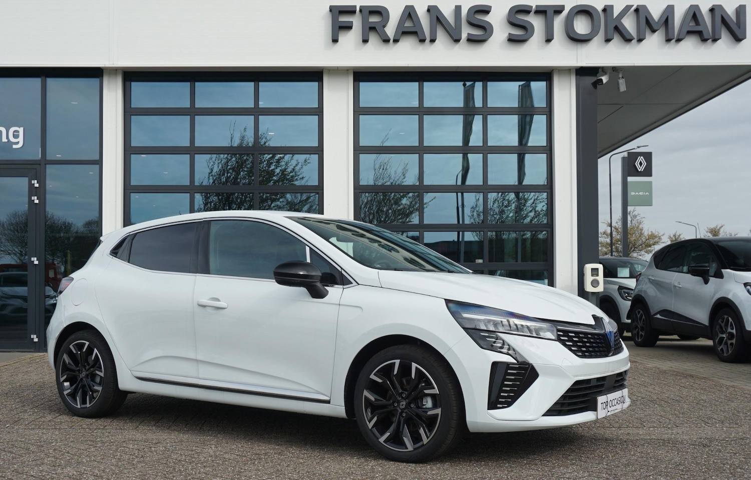 Renault Clio - 1.6 E-Tech Full Hybrid 145 Techno Winter pakket 17" velgen - AutoWereld.nl