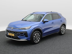 Volkswagen T-Roc - 1.5 eTsi Life First Edition | Trekhaak | Stoel- & Stuurverwarming | Dodehoek detectie | Ca