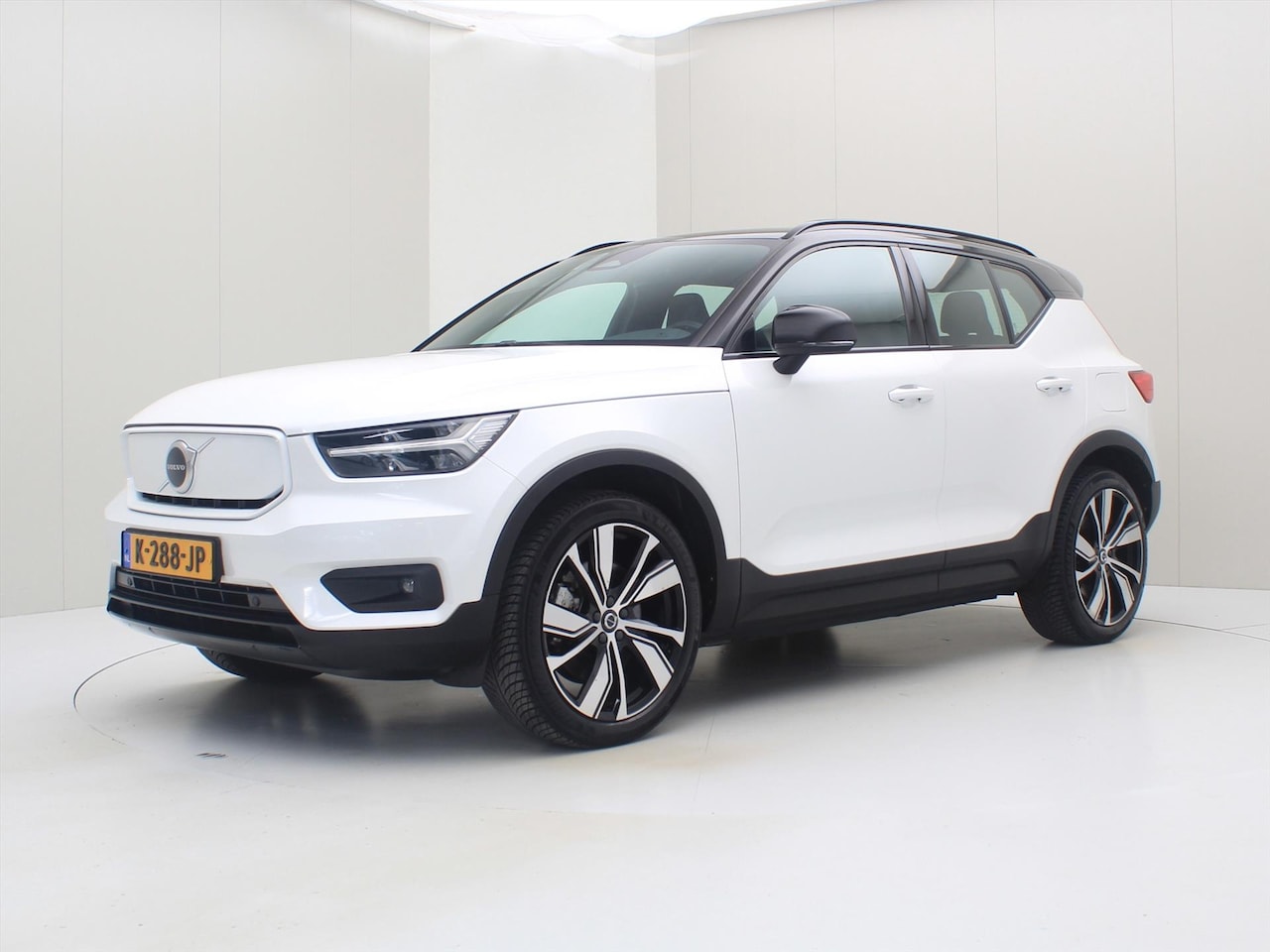 Volvo XC40 - P8 408pk AWD Electric R-Design 92.1% SoH [ LEDER+20 INCH+VIRTUAL+STOEL/STUURWIELVERWARMING - AutoWereld.nl