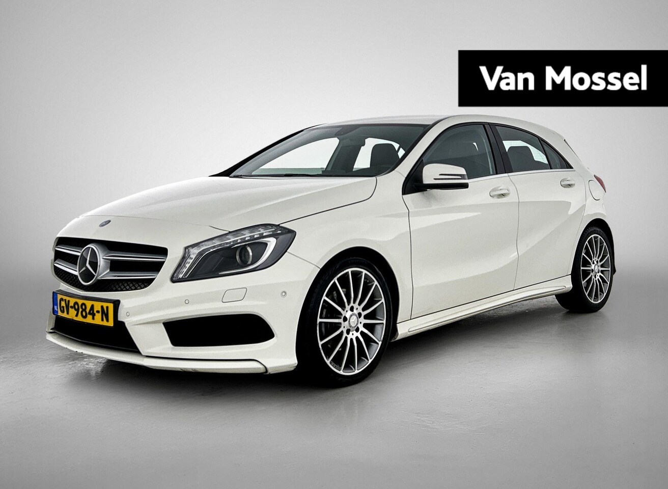 Mercedes-Benz A-klasse - 180 Ambition | WORDT VERWACHT | AUTOMAAT | NAVIGATIE | CRUISE CONTROL | AIRCO | PARKEERSEN - AutoWereld.nl