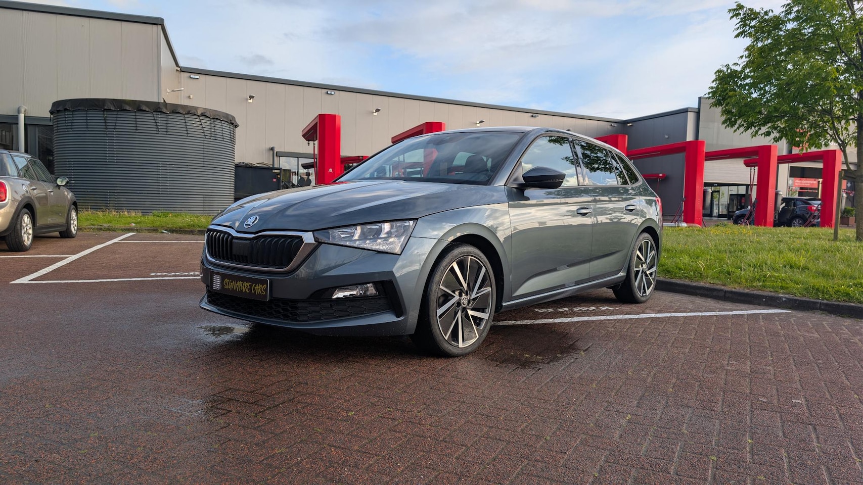 Skoda Scala - 1.0 TSI Sport Business PANO|DSG|Stoelverwarming|Cruise Control|Lane Assist| - AutoWereld.nl