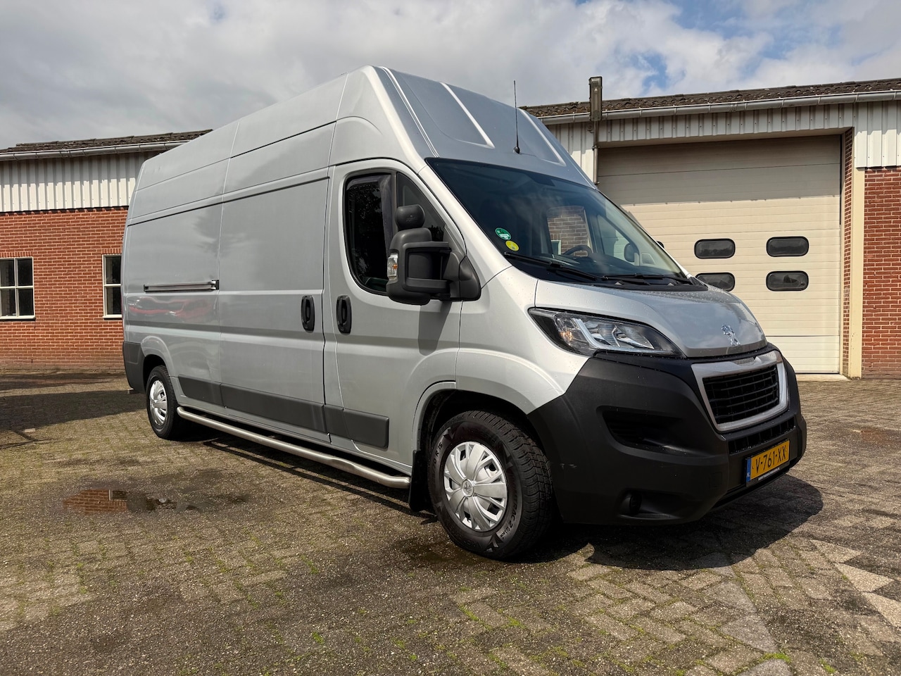 Peugeot Boxer - 335 2.0 BlueHDI L3H3 Premium navi camera climate control euro 6 - AutoWereld.nl