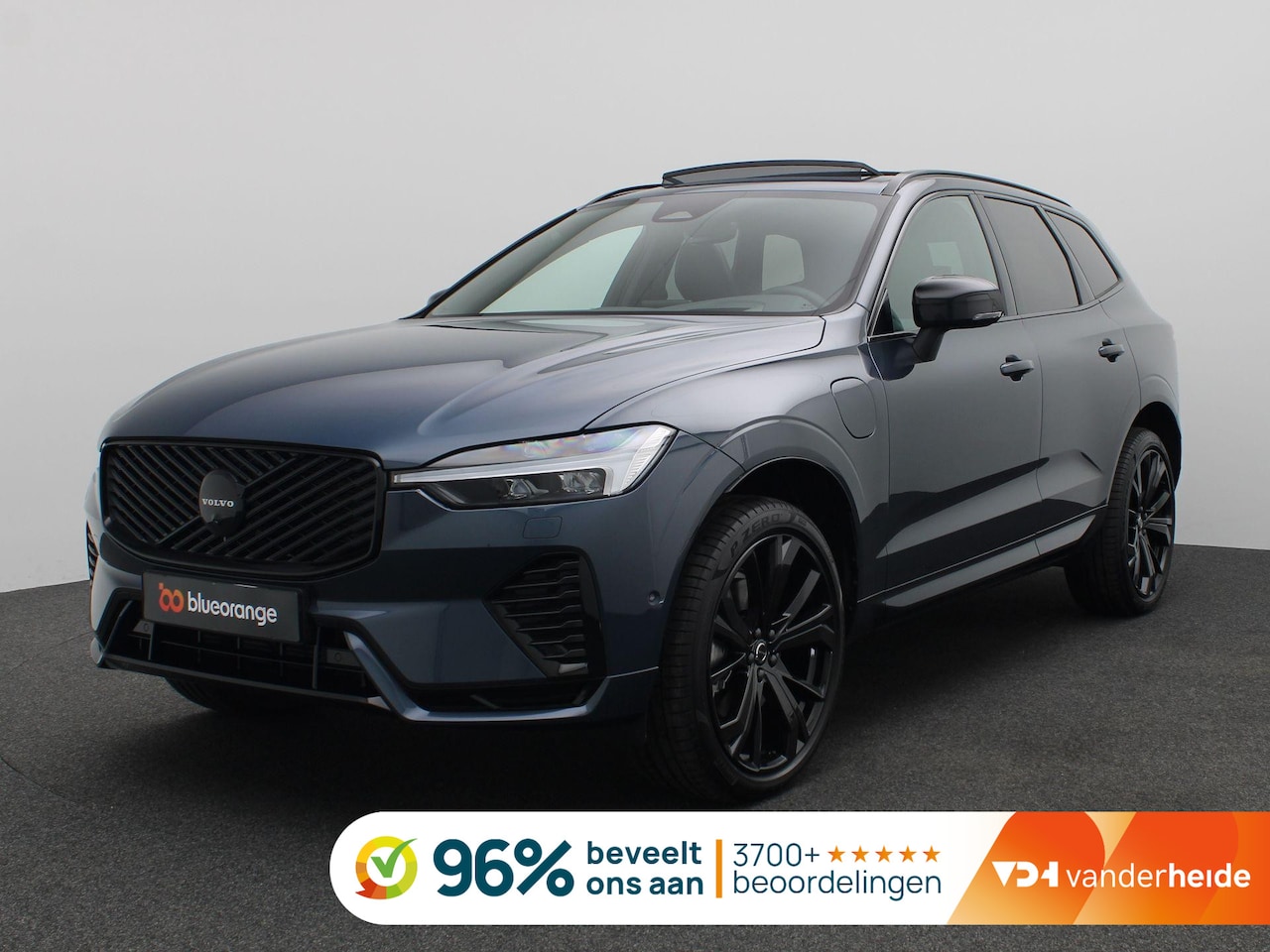 Volvo XC60 - 2.0 T6 Plug-in hybrid AWD Plus Black Edition 350PK Panoramadak, Trekhaak, 21" LM Velgen, H - AutoWereld.nl