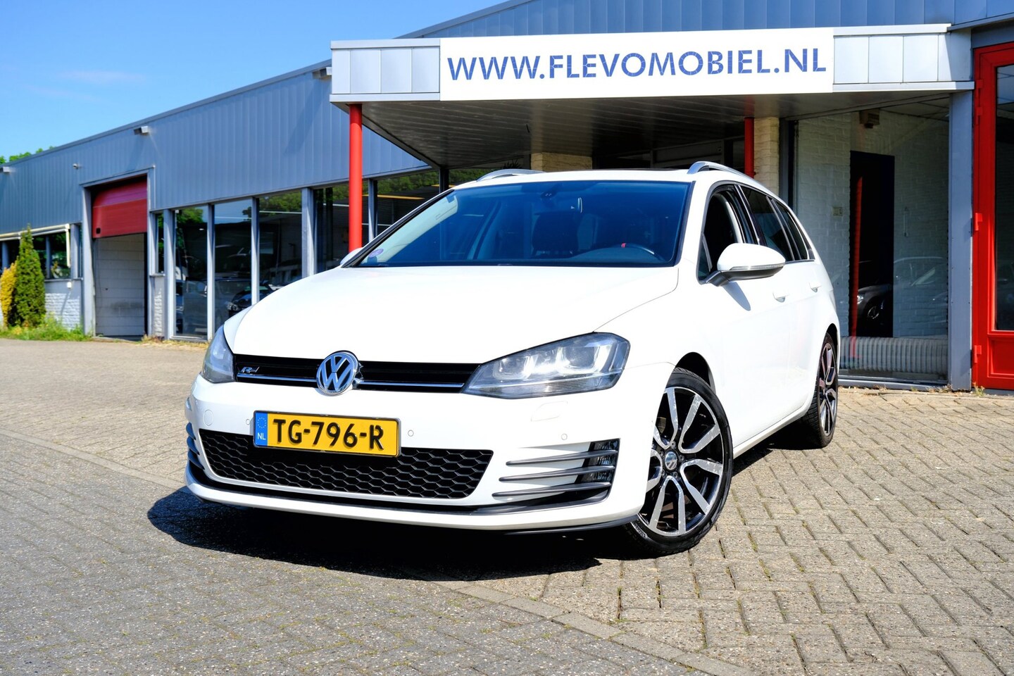 Volkswagen Golf Variant - 1.4 TSI R-Line Pano|Half Leder|Navi|CarPlay|18"LMV - AutoWereld.nl