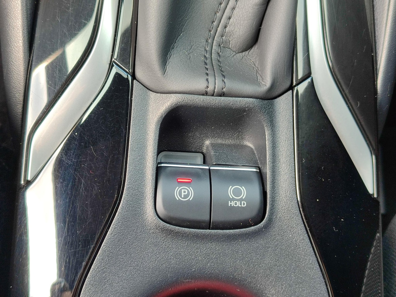 Toyota Corolla Touring Sports - 1.8 HYBRID BUSINESS CLIMA CAMERA BLUETOOTH AD-CRUISE NAVI LM VELGEN 16'' NL-AUTO - AutoWereld.nl
