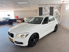 BMW 1-serie - 118i Apk Nieuw, Bi-Xenon, Carplay, Clima, Parksensor, N.A.P, Lm velgen, 2 sleutels+Boekjes