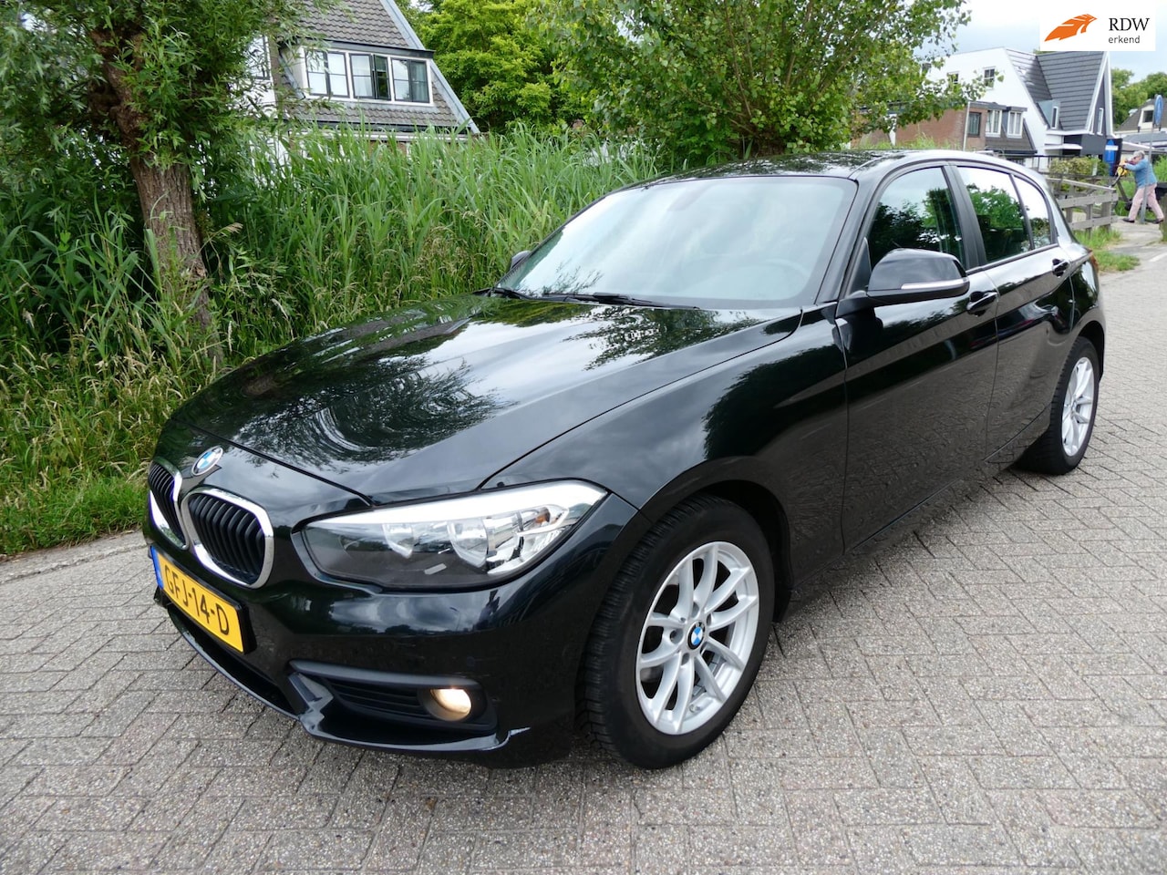 BMW 1-serie - 116i Executive 5-deurs Clima Leder Navi LED PDC Multimedia - AutoWereld.nl