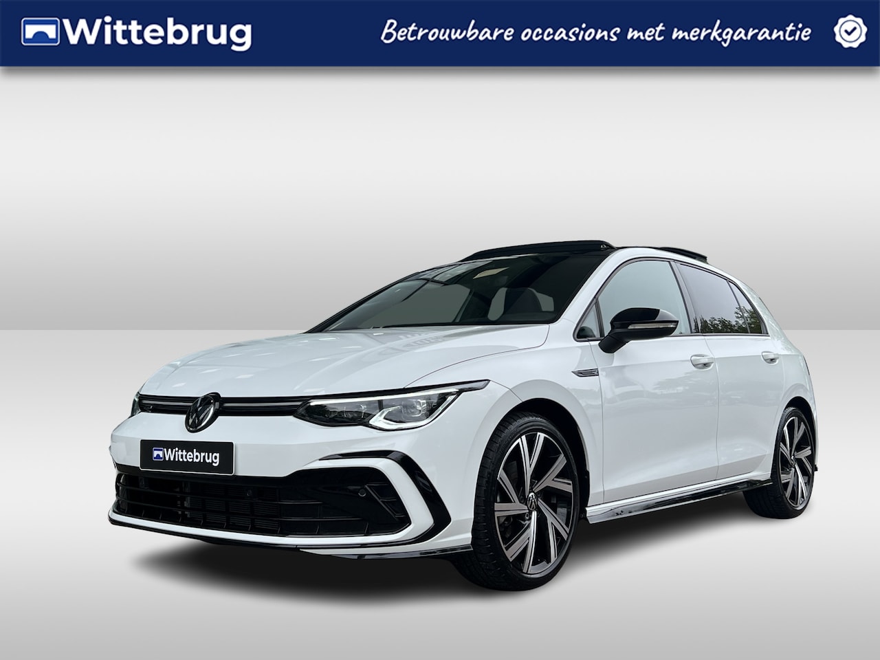 Volkswagen Golf - 1.5 eTSI DSG R-Line / Panorma dak / Black style / Standkachel / 18'' LMV - AutoWereld.nl