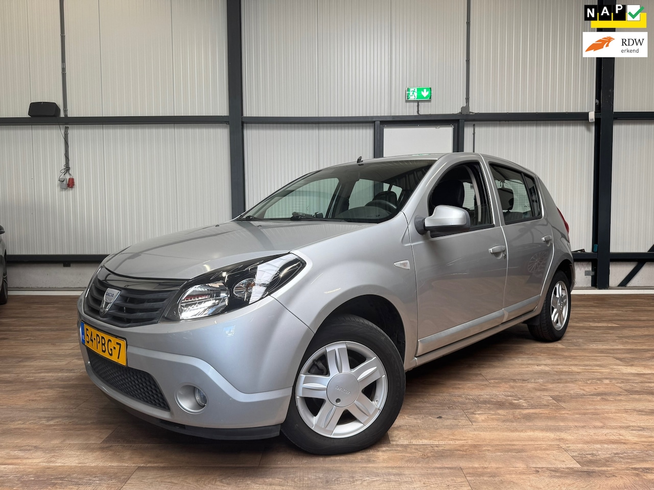 Dacia Sandero - 1.2 Blackline / airco / slechts 105 DKM - AutoWereld.nl