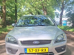 Ford Focus - 1.6-16V Futura nieuwe apk en distributie/waterpomp