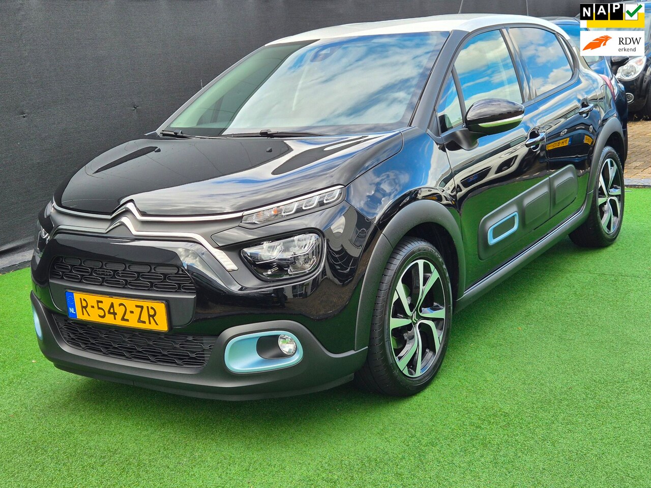Citroën C3 - 1.2 PureTech ELLE automaat LEDER NAP! - AutoWereld.nl