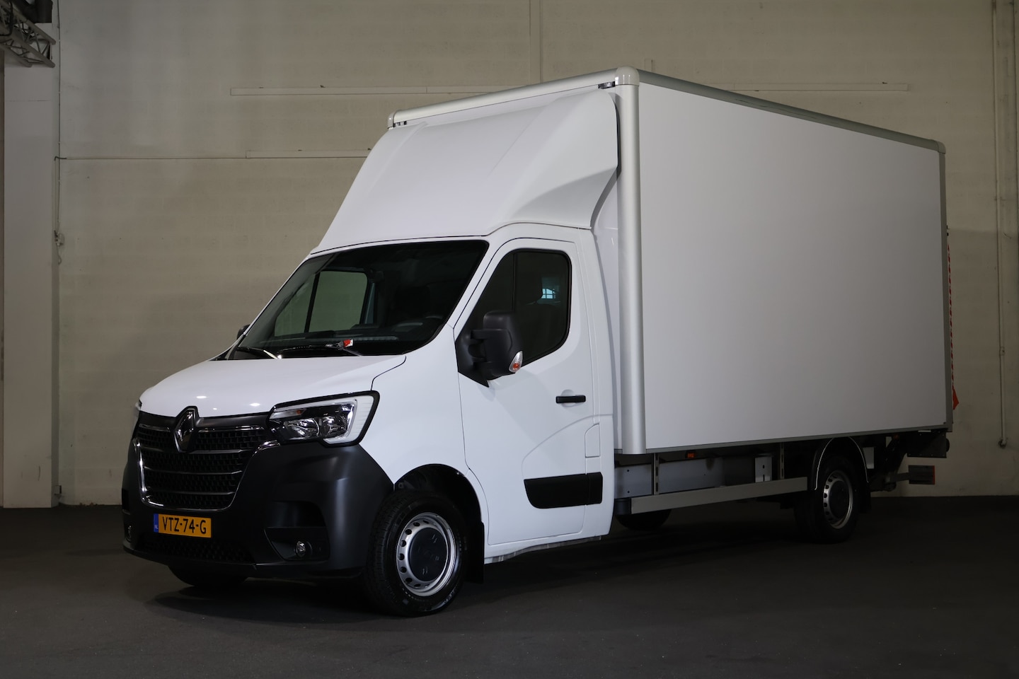 Renault Master - 2.3 dCi Bakwagen met Laadklep - AutoWereld.nl