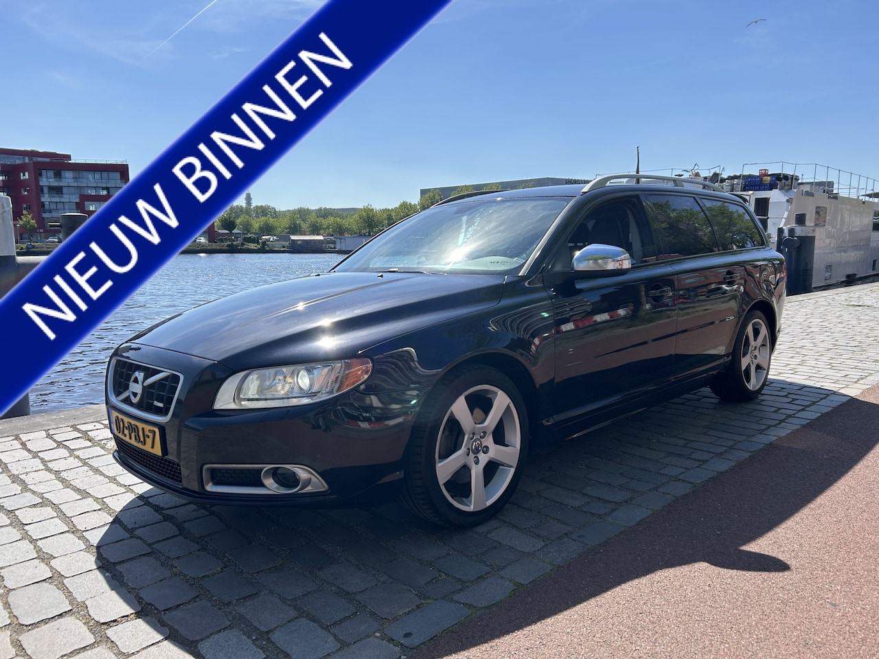 Volvo V70 - 2.0T R-Edition airco/ecc leer navigatie apk - AutoWereld.nl