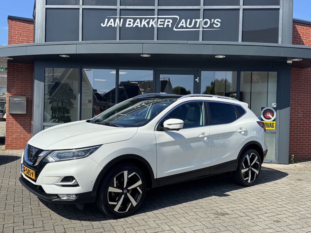 Nissan Qashqai - 1.2 Tekna + ✅ Panodak ✅ stoefverw. ✅ Navi ✅ 360' ✅ - AutoWereld.nl