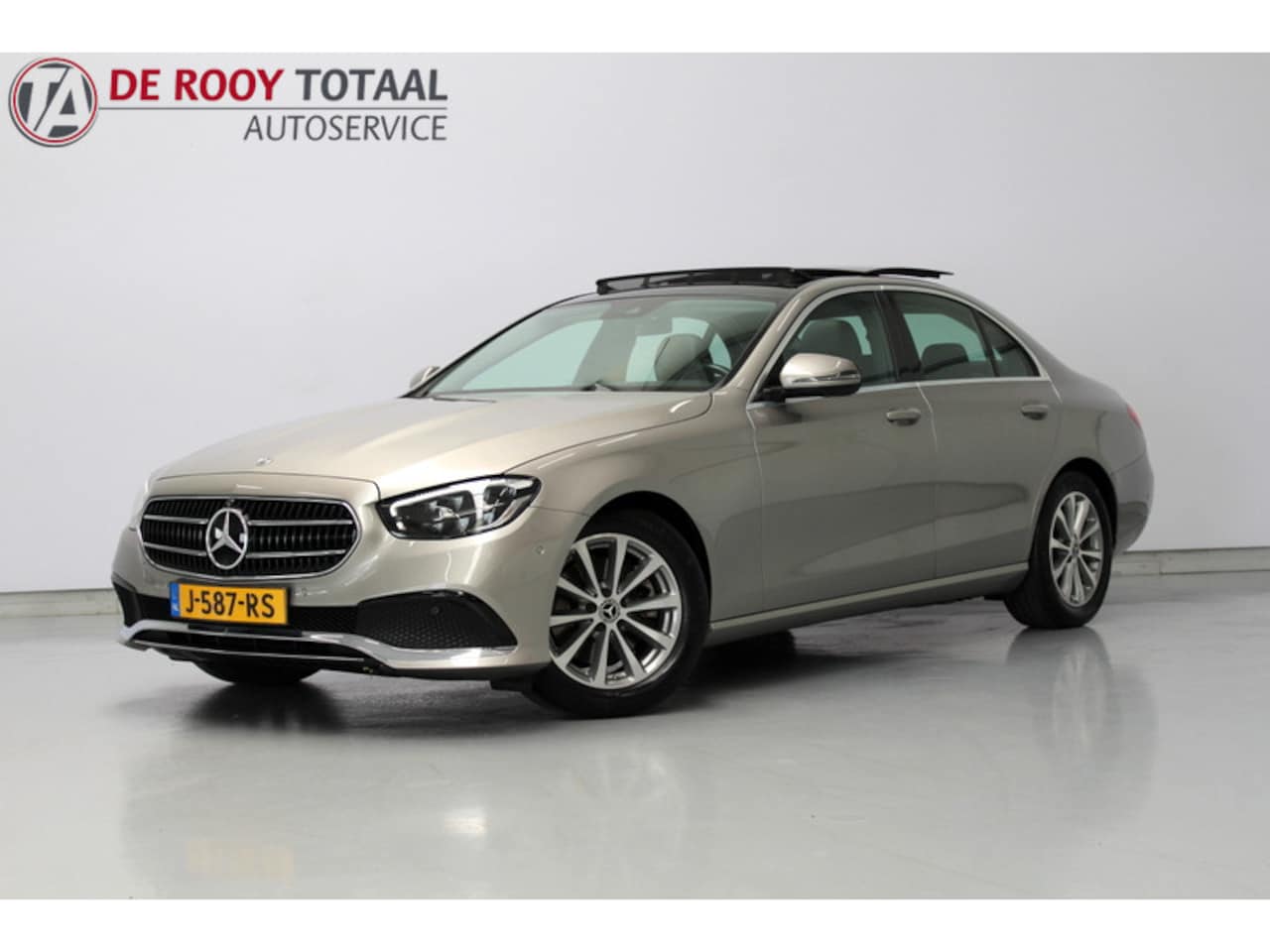 Mercedes-Benz E-klasse - 200 Business Solution Avantgarde 198PK, RIJKLAAR | PANORAMADAK | SFEERVERLICHTING | DEELS - AutoWereld.nl