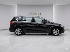 BMW 2-serie Active Tourer - 216i Sport NAP | Trekhaak | RUIM EN HOOG