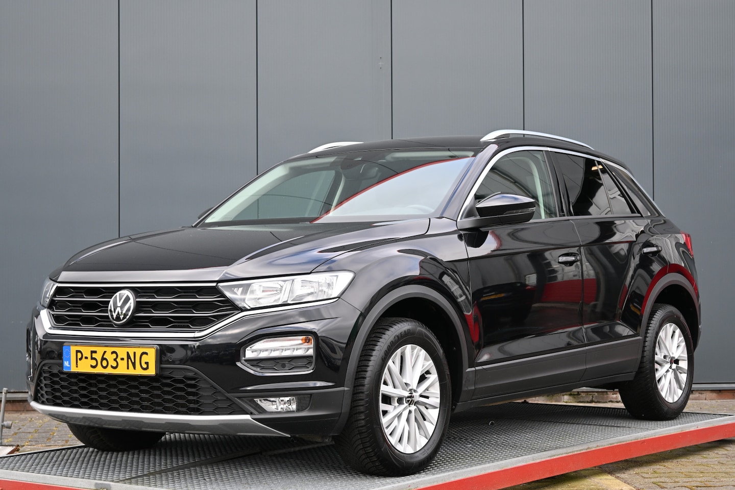 Volkswagen T-Roc - 1.0 TSI Style Business trekhaak camera - AutoWereld.nl