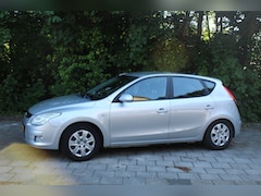 Hyundai i30 - 1.6i Dynamic APK nieuw airco trekhaak afneembaar