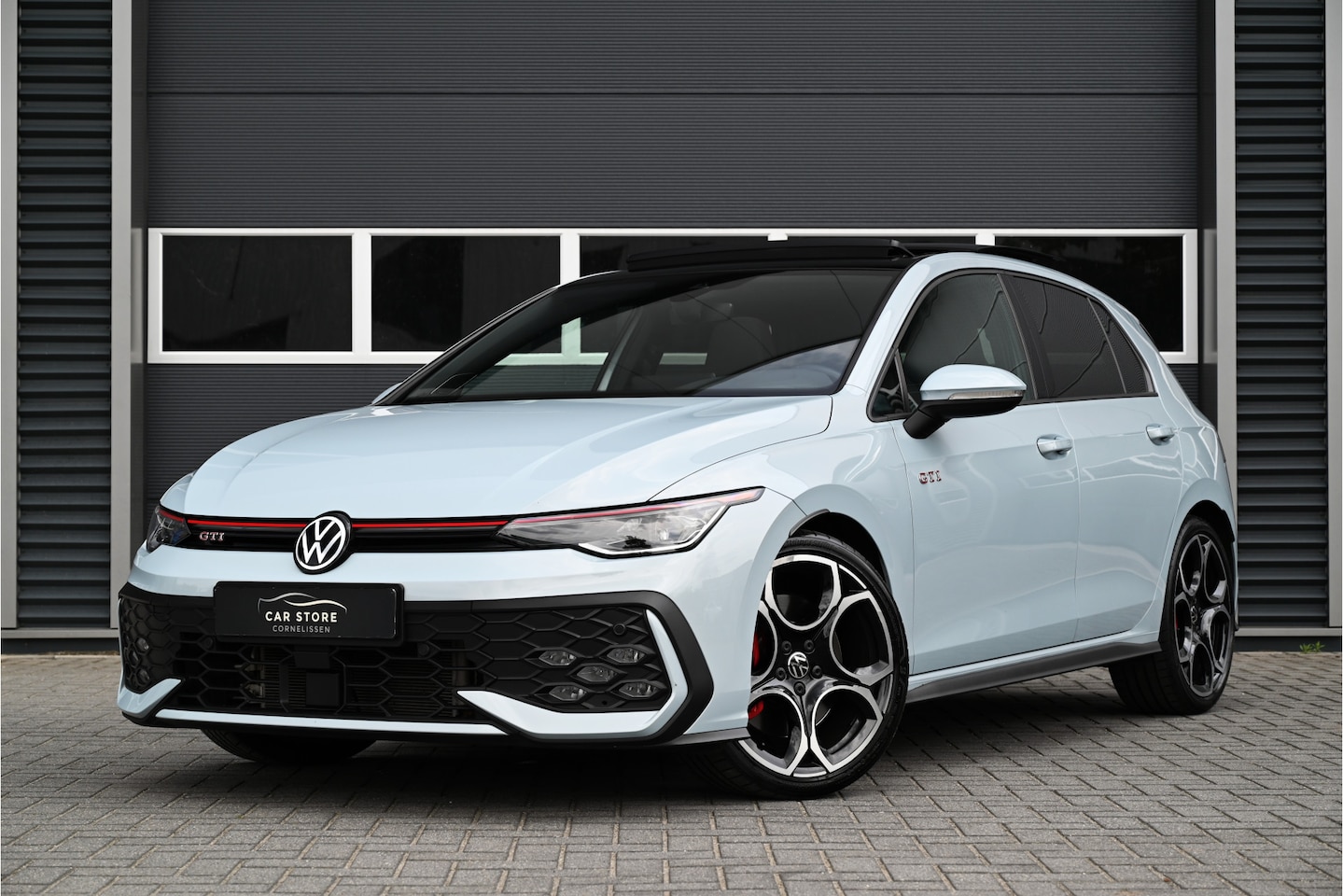 Volkswagen Golf - 2.0 TSI GTI 265 PK 8.5 / PANO / CRYSTAL ICE BLUE / IQ LIGHT / HARMAN KARDON / ACC / TREKHA - AutoWereld.nl