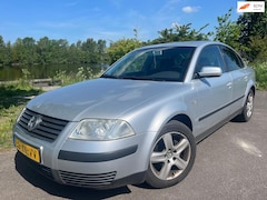 Volkswagen Passat - 2.0 Highline | Clima | Panodak | Trekhaak | APK mei 2027