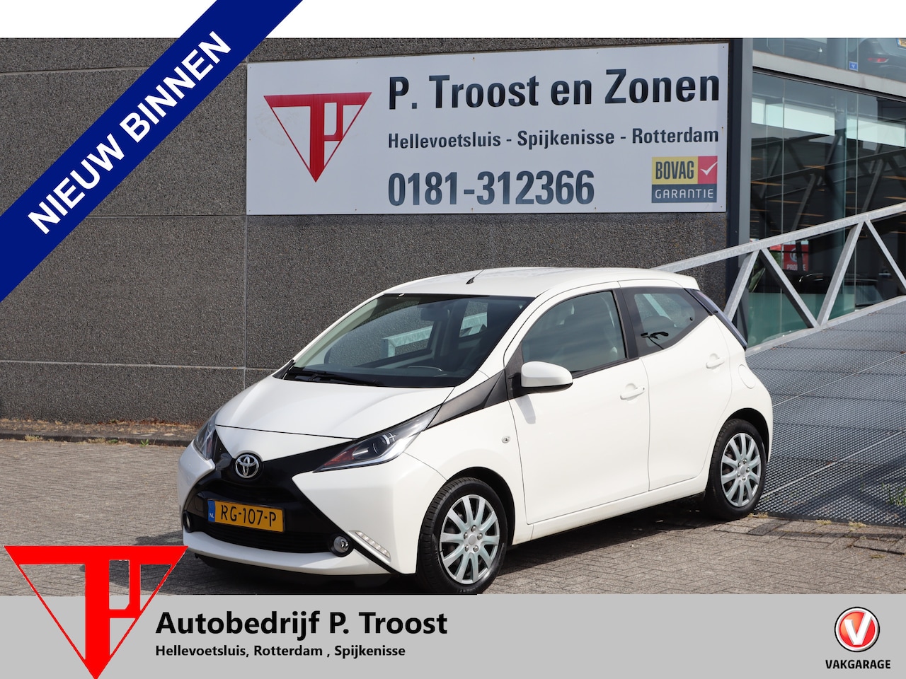 Toyota Aygo - 1.0 VVT-i x-play Dealeronderhouden! Achteruitrijcamera/Airco/Bluetooth/Nederlandse auto! 2 - AutoWereld.nl