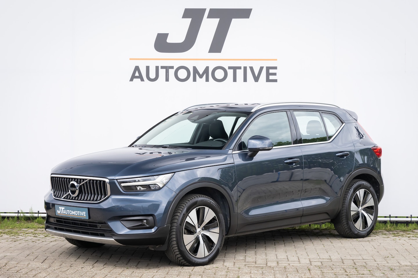 Volvo XC40 - 1.5 T5 Recharge pro Camera | PDC | Elektrische kofferbak | Navigatie | Voorruitverwarming - AutoWereld.nl