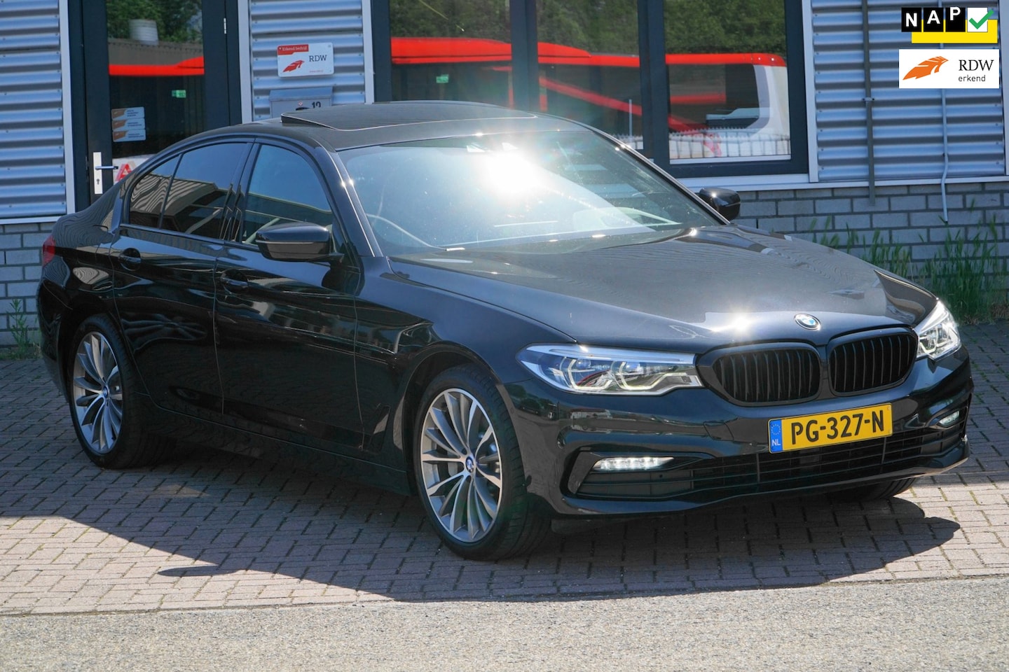 BMW 5-serie - 530i High Executive CAMERA DAK HUD - AutoWereld.nl