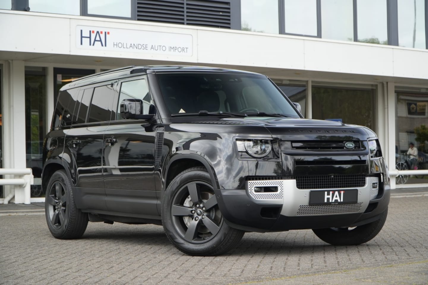 Land Rover Defender 110 - 2.0 P400e 110 S I ACC I Pano I Luchtvering - AutoWereld.nl