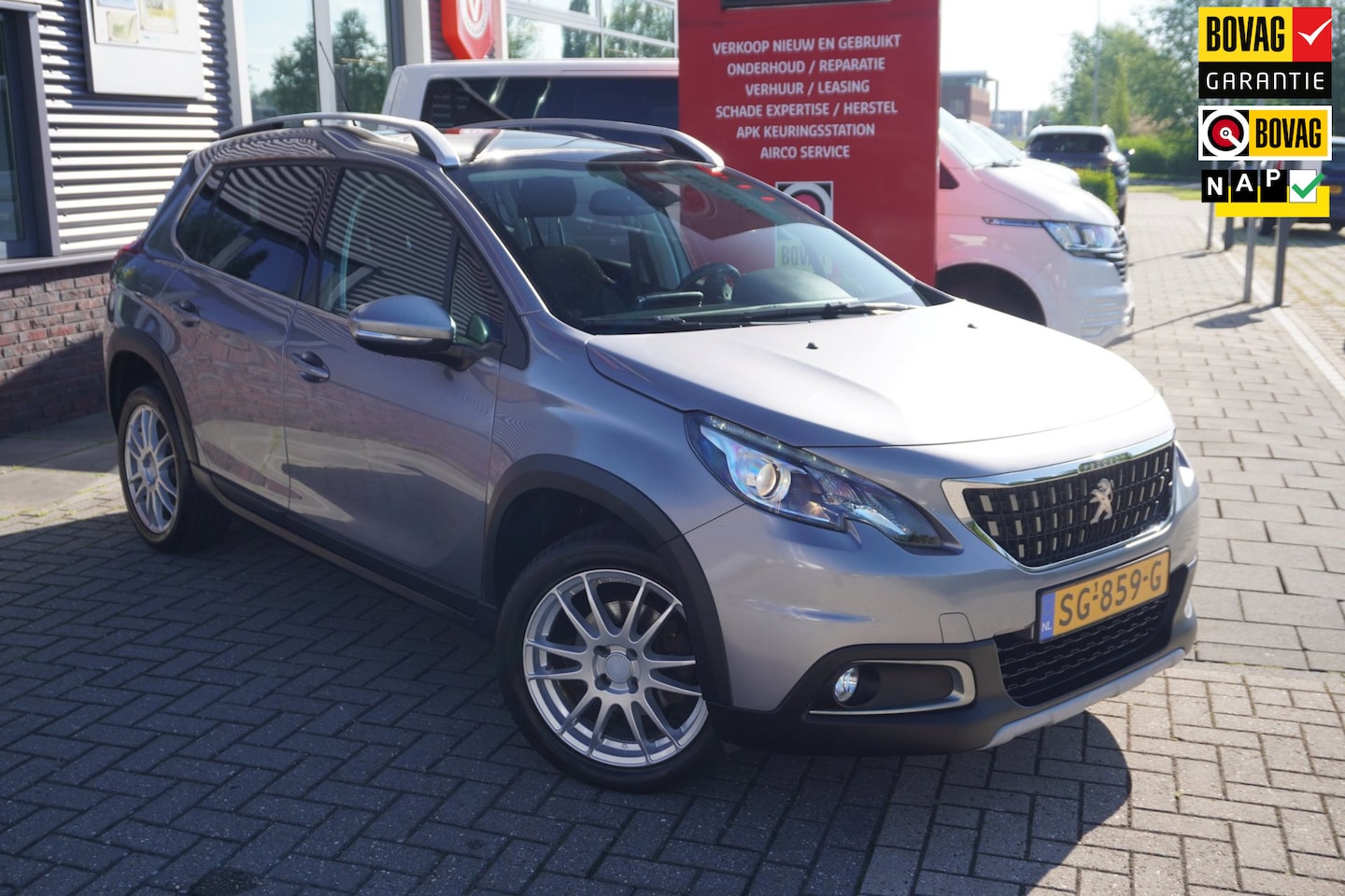 Peugeot 2008 - 1.2 PureTech Allure / Camera / Carplay / Pano / Cruise - AutoWereld.nl