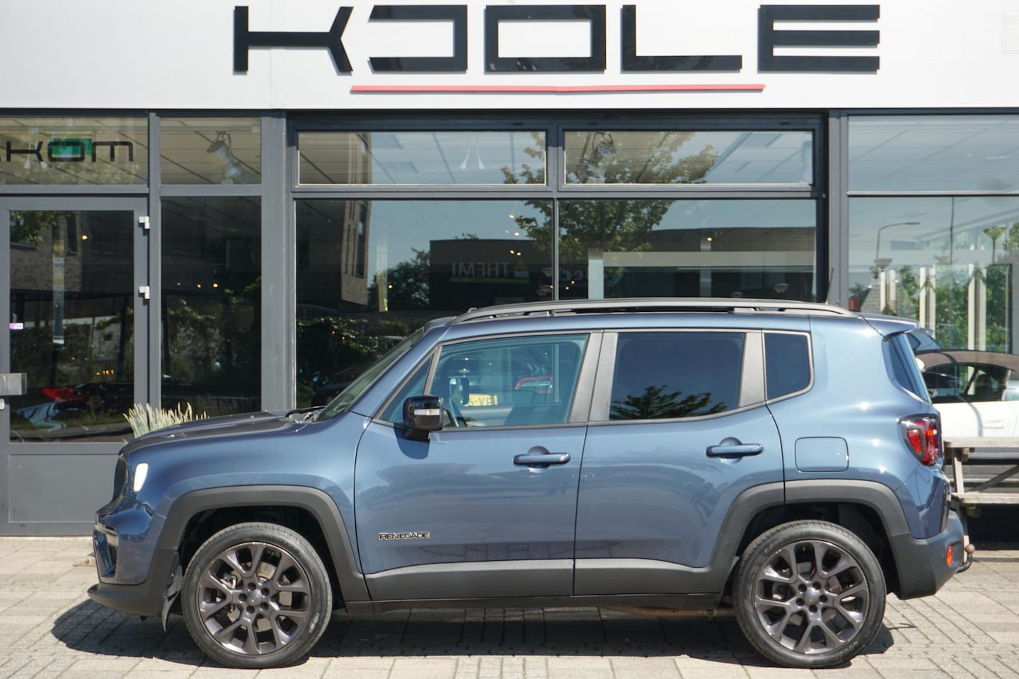 Jeep Renegade - 4xe 190 Plug-in Hybrid Electric S | PANO | LED | ACC - AutoWereld.nl