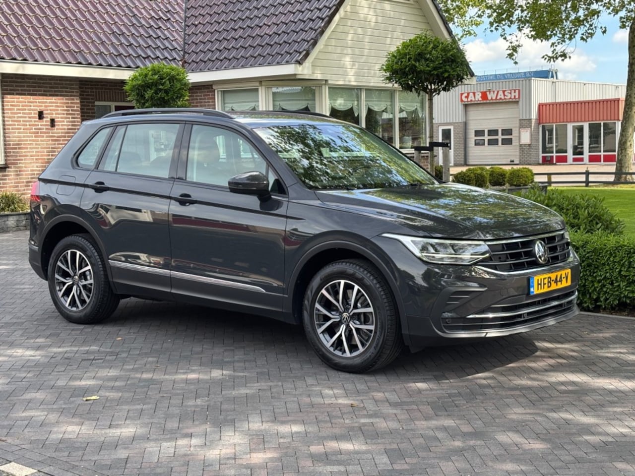 Volkswagen Tiguan - 1.4 TSI eHybrid Bussines+ 245pk DSG, Navi, LED, ACC, Trekhaak, - AutoWereld.nl