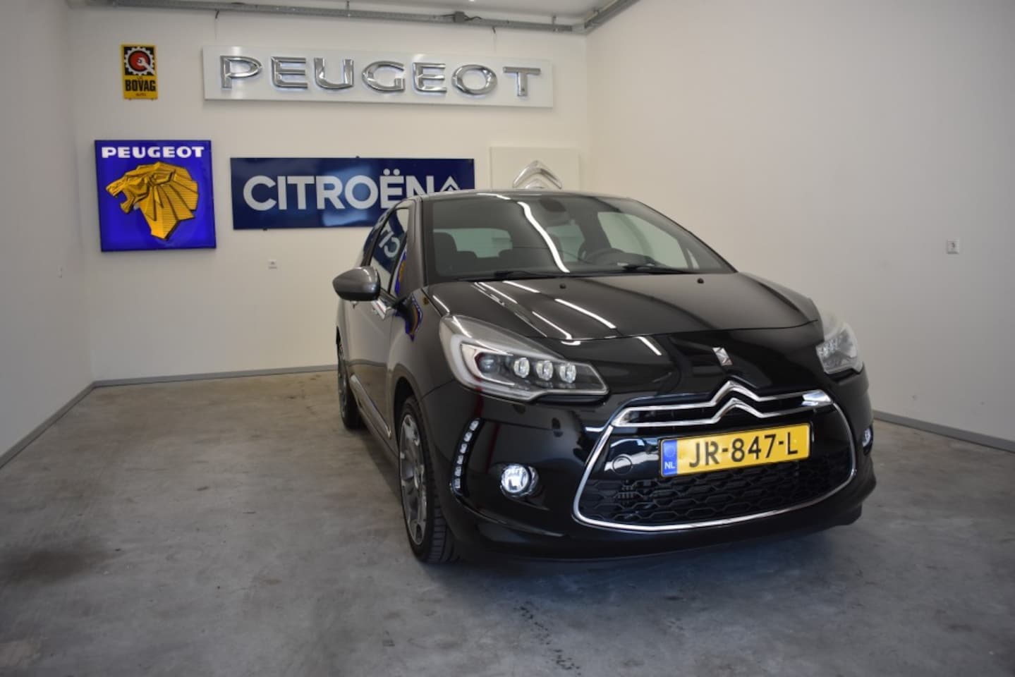 DS 3 - 1.2 PureTech Automaat So Chic 27.000 Km. 110 Pk. - AutoWereld.nl
