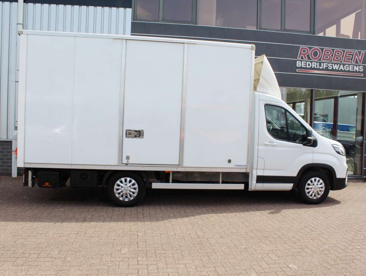 Maxus eDeliver 9 - L3 65 kWh Elektrische Bakwagen Laadklep - AutoWereld.nl