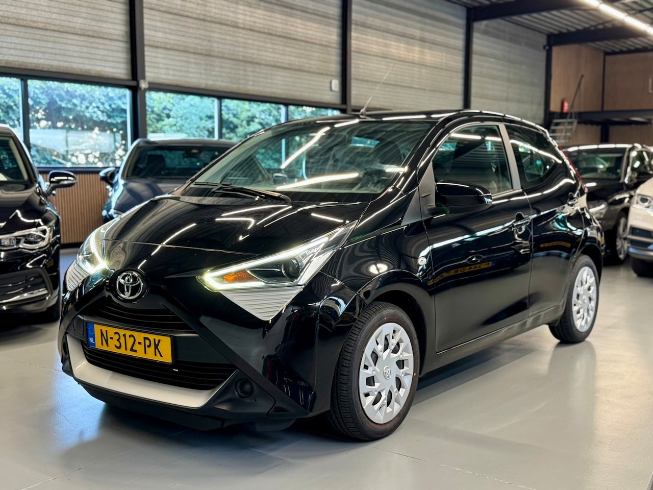 Toyota Aygo - 1.0 VVT-i X-Play Camera/Led/DAB+ 2022 - AutoWereld.nl