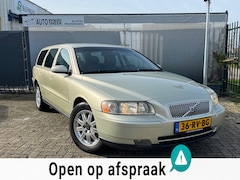 Volvo V70 - 2.4 Momentum AUT - Airco - Cruise - Leder - APK 01-27