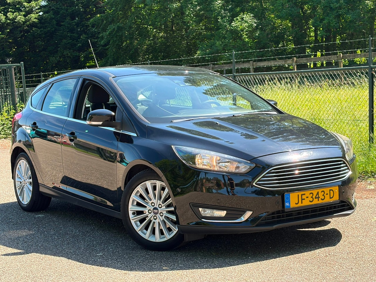 Ford Focus - 1.5 Titanium /Automaat/Navi/Trekhaak/ - AutoWereld.nl