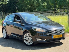 Ford Focus - 1.5 Titanium /Automaat/Navi/Trekhaak/