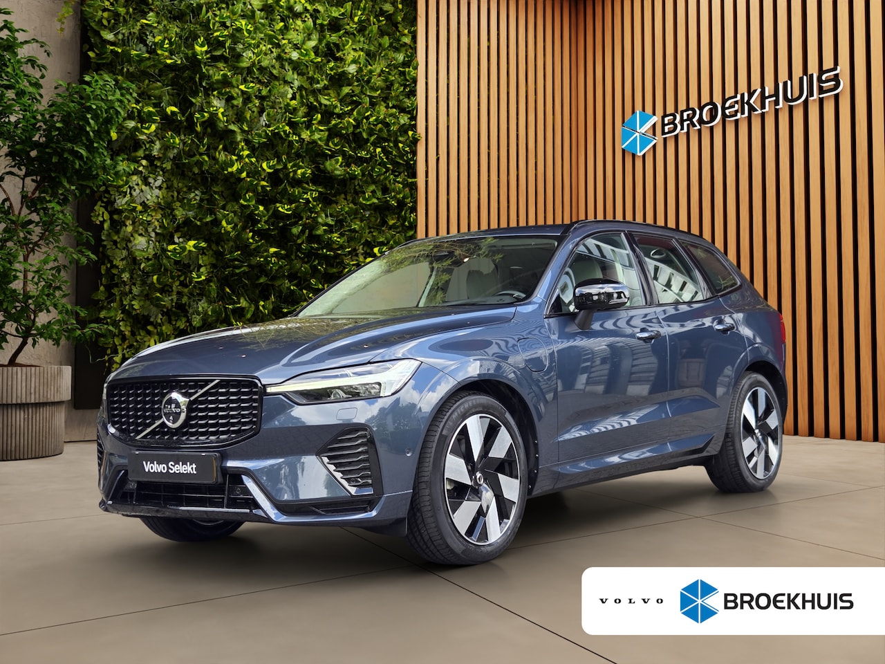 Volvo XC60 - 2.0 T6 Plug-in hybrid AWD Ultimate Dark | Full Option! | SOH 100% | Trekhaak | Luchtvering - AutoWereld.nl