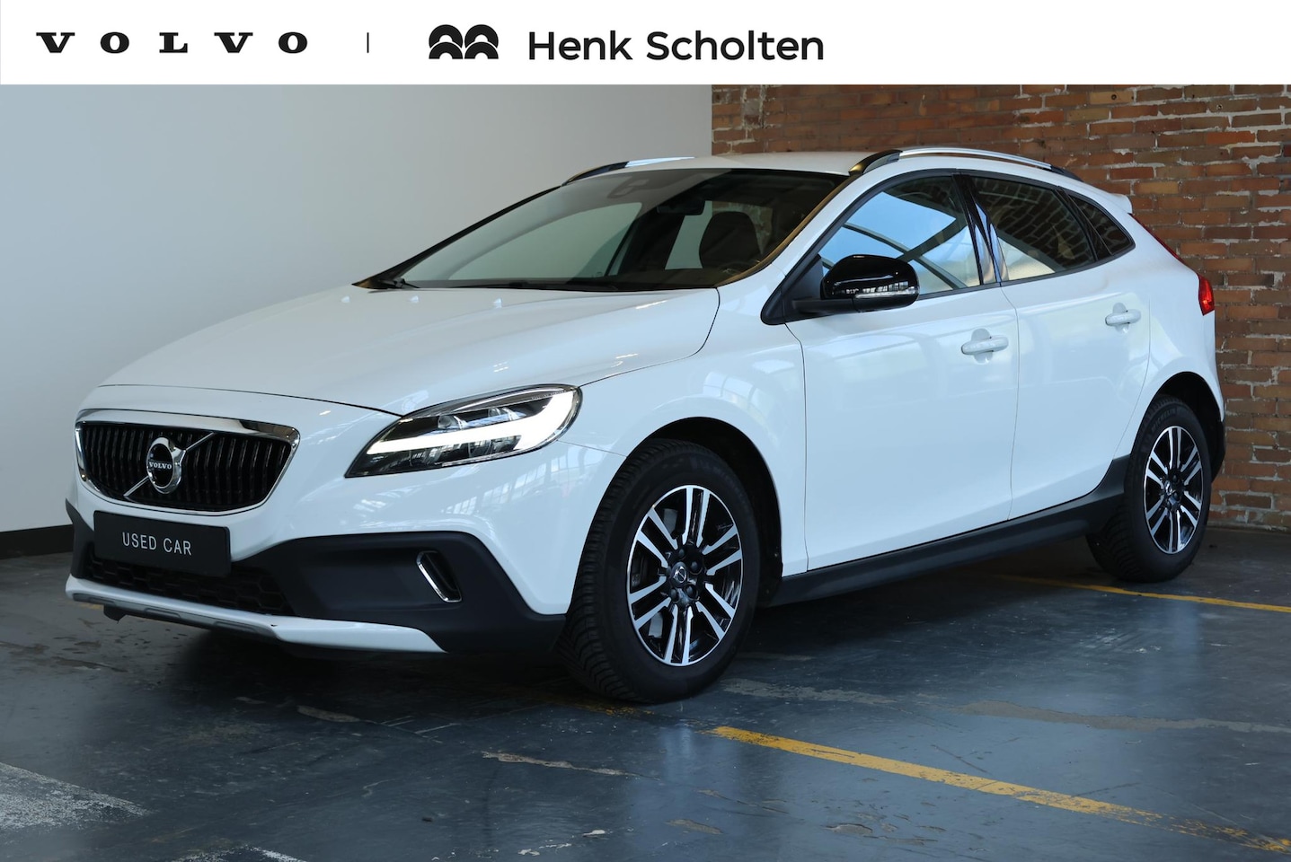 Volvo V40 Cross Country - T3 Automaat Edition+ | Afneembare trekhaak | Stoelverwarming | Navigatie | Volvo on Call | - AutoWereld.nl