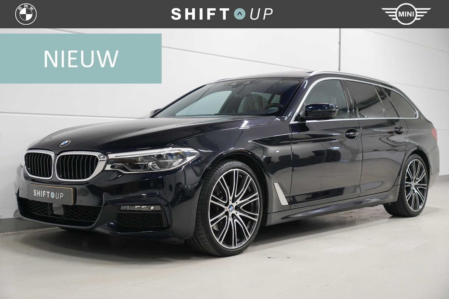 BMW 5-serie Touring - 520i M-Sport | Panoramadak | Adapt. Cruise Control - AutoWereld.nl