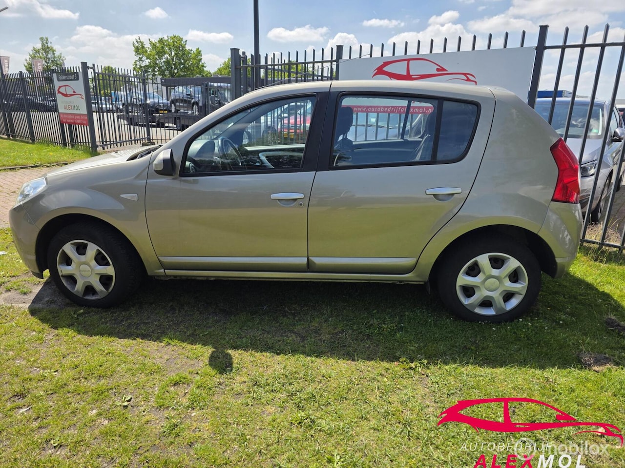 Dacia Sandero - 1.2 Lauréate 1.2 Lauréate - AutoWereld.nl